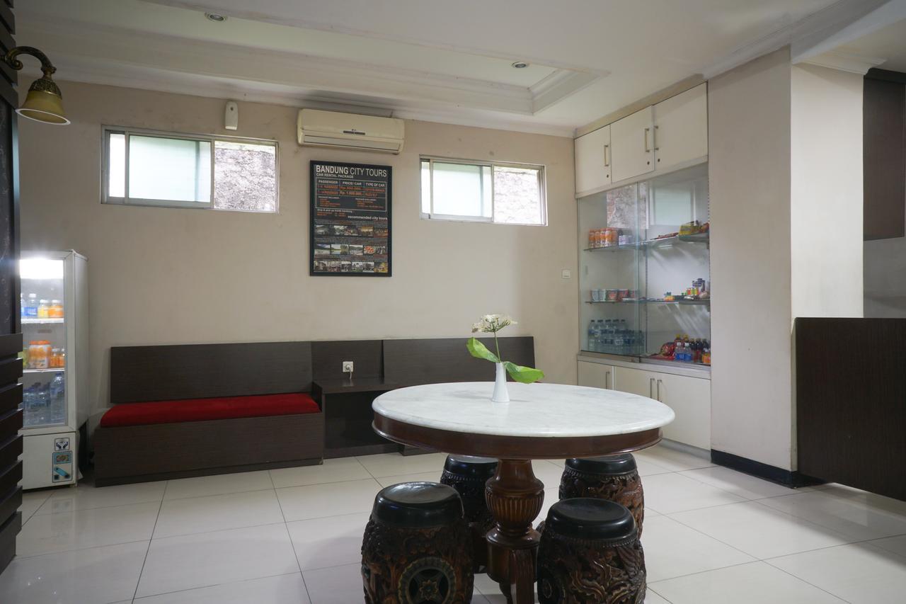 Hotel Reddoorz @ Cihampelas 3 Bandung