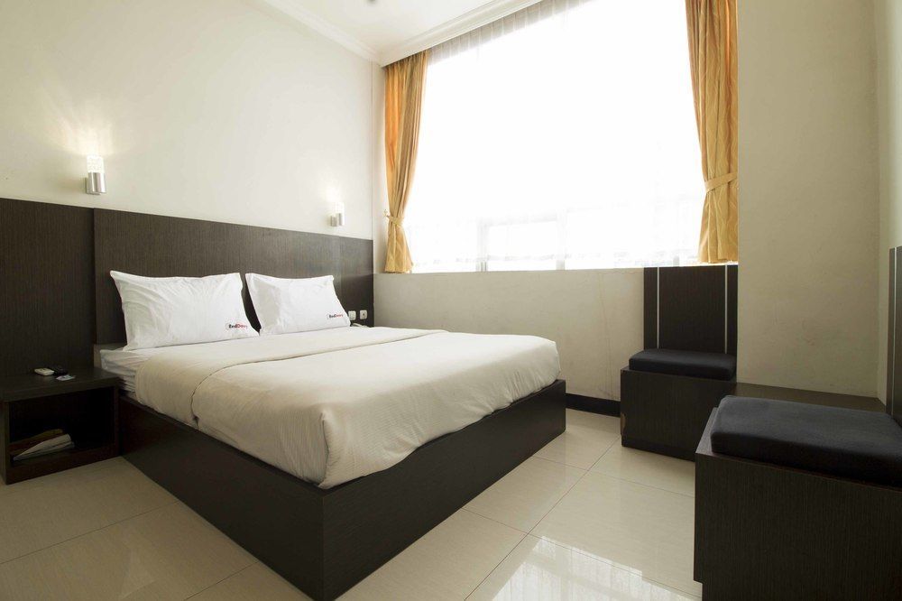 Hotel Reddoorz @ Cihampelas 3 2*