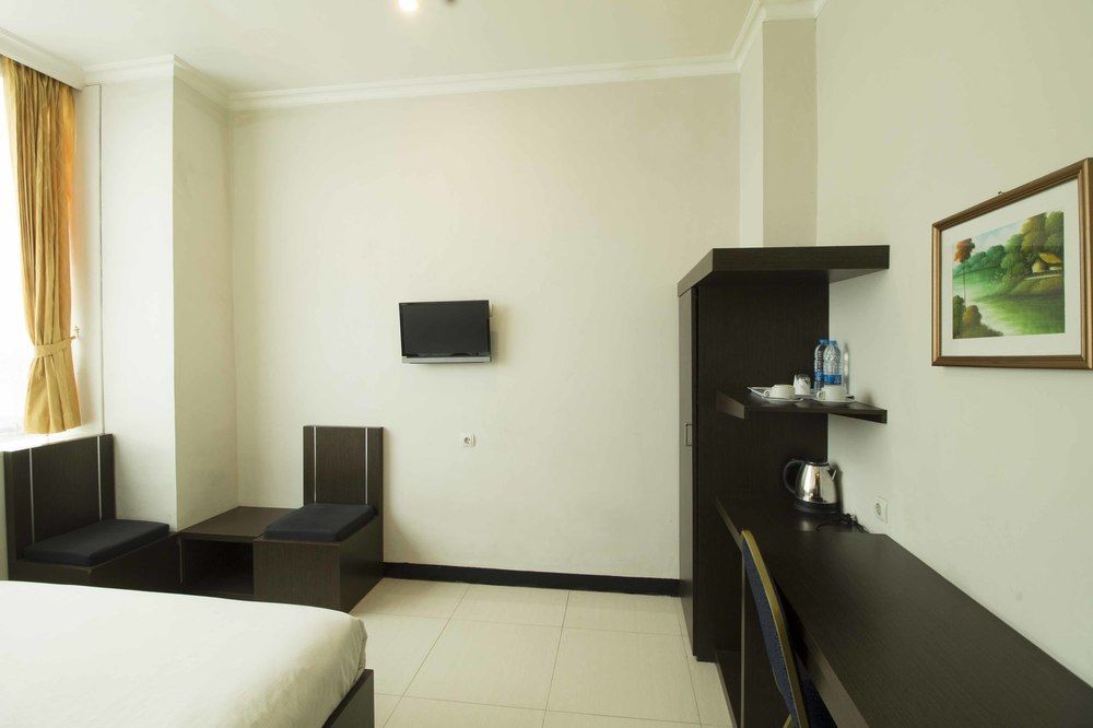 Reddoorz @ Cihampelas 3 2* Bandung