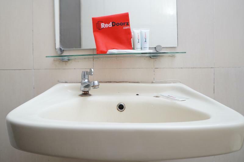 Reddoorz @ Cihampelas 3 Hotel Bandung