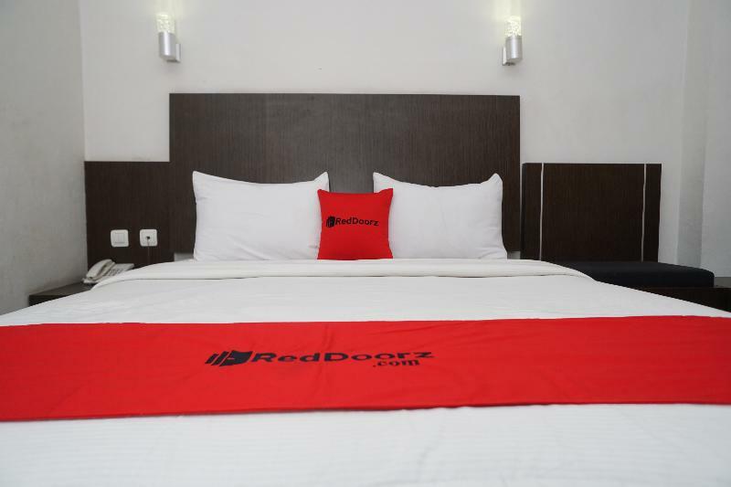 Reddoorz @ Cihampelas 3 2*