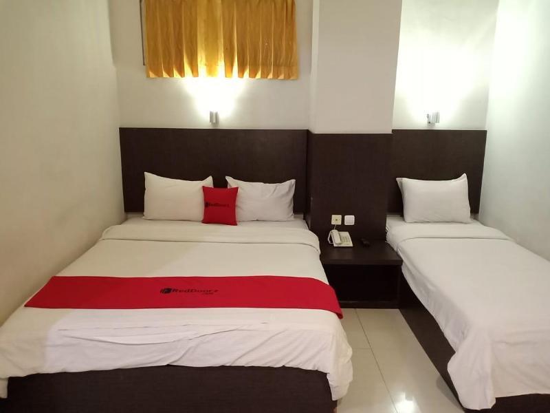 Reddoorz @ Cihampelas 3 2* Bandung